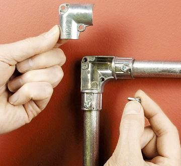 EMT to EMT 90 Degree Capped Corner Coupling